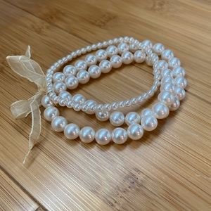 Costume pearl bracelet